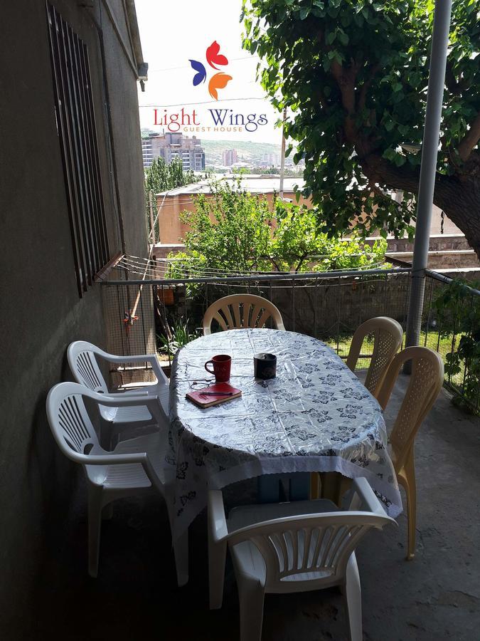 Light Wings Family Guesthouse Jerevan Exteriör bild