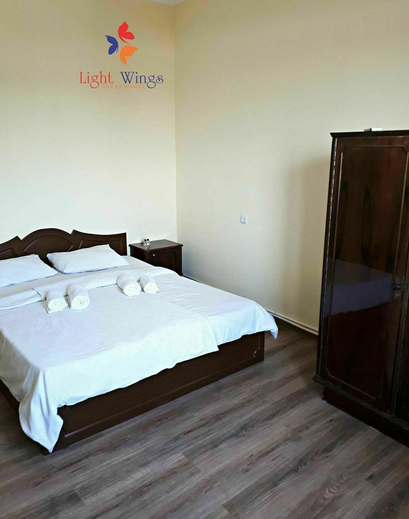 Light Wings Family Guesthouse Jerevan Exteriör bild